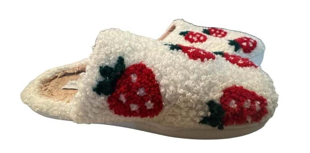 Cozy Soles Strawberry Slippers Size 6/7 White Faux Sherpa